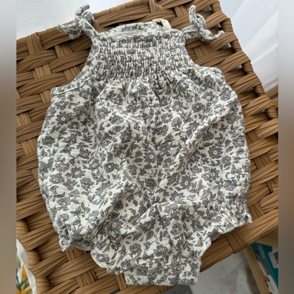 Quincy Mae Floral Baby Outfit in Cream and Gray